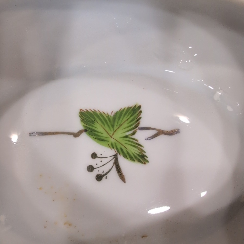 Paulux China Japan Oval Trinket Box Green Leaf Gold Gilt Porcelain White - Picture 6 of 8